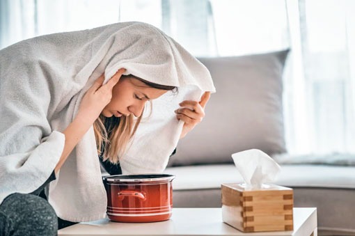 Come dormire con il raffreddore: rimedi per il naso chiuso e dormire meglio